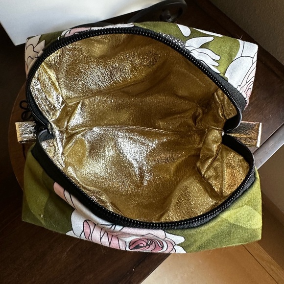 Handcrafted Cosmetic Bag-Green Multi-Color floral Exterior, Gold Interior New - Picture 6 of 6